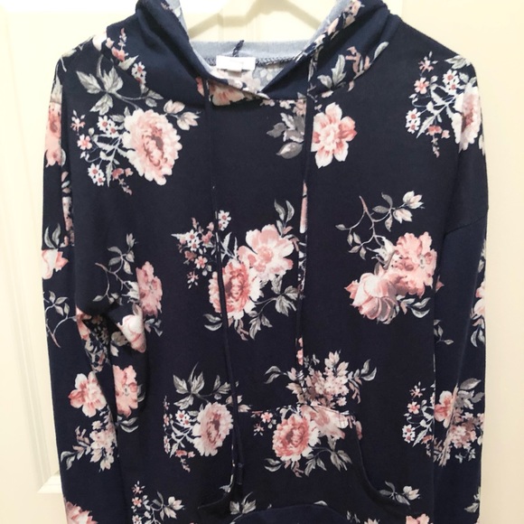 ❗️SOLD Kangaroo Pocket sweater - Picture 1 of 5